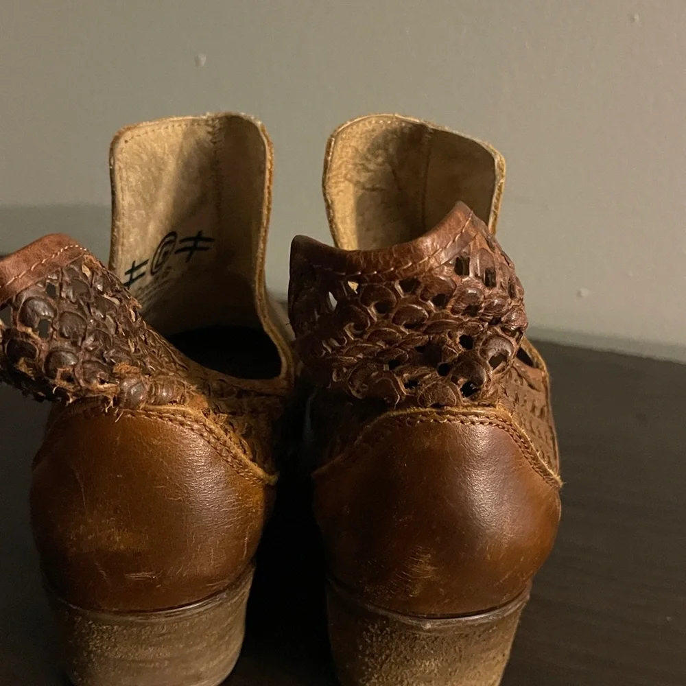Circle G by Corral women’s brown leather cutout ankle western bootie 8.5